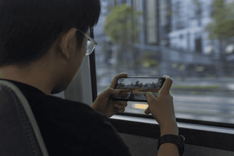 Mobile gamer choosing a gaming name on a commute